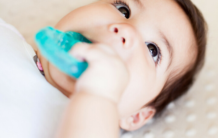 Soulager bébé lorsqu'il fait ses dents - Puériculture 